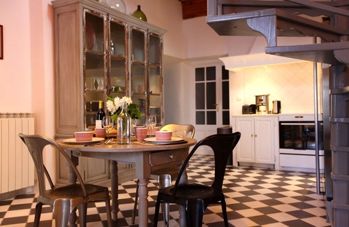 St.-Remy-de-Provence House | Duplex village center with large south-facing roof terrace (*)