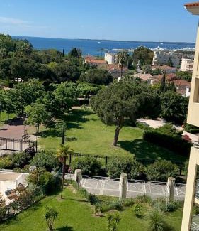 Golfe Juan Apartment | DUPLEX VILLA LES PINS 89m2 et terrasse 30m2