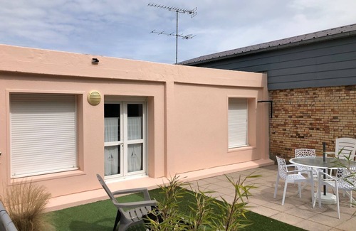 Saint-Pair-sur-Mer Apartment | Duplex with terrace in a wooded park, 500 m from the beach