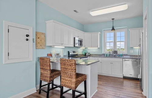 Emerald Isle House | Duplex with private pool and easy beach access,in the Spinnaker's Reach
