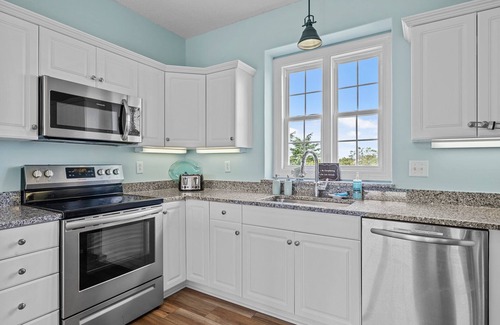 Emerald Isle House | Duplex with private pool and easy beach access,in the Spinnaker's Reach