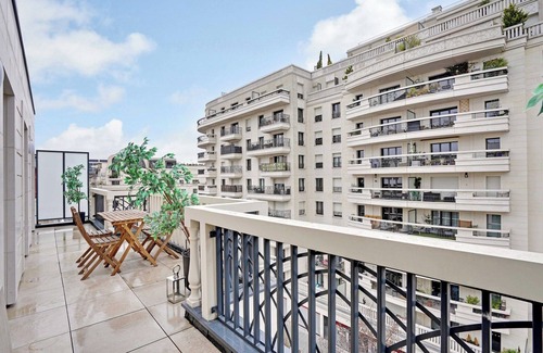 Levallois-Perret Apartment | Duplex with terrace in Levallois