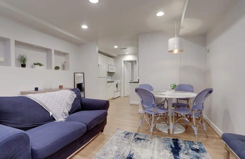 Logan Circle House | Dupont: Pet-friendly+Metro+42"Roku+Desk+FAST Wi-Fi