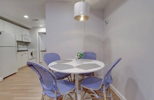 Logan Circle House | Dupont: Pet-friendly+Metro+42"Roku+Desk+FAST Wi-Fi