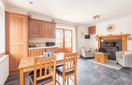 Saint Austell Bay Cottage | Duporth Lodge, Charlestown, Eco friendly upgrade