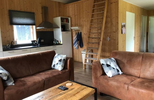 Gasselte House | Durable vacation bungalow with garden. This vacation bungalow is located at the front of the park De Kremmer in Gasselte and is near 't Nije Hemelriek. Suitable for four persons.