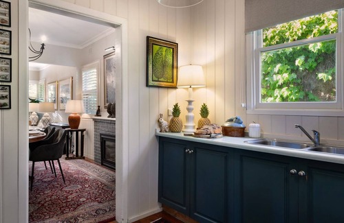 Daylesford House | Durham Cottage: A Cozy Retreat with Eclectic Charm and Enchanting Gardens