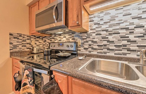 Durham House | Durham Townhome with Deck - 15 Min to Downtown, DPAC!