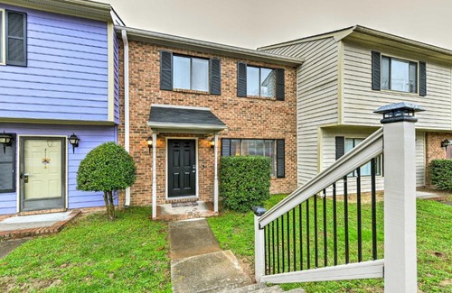 Durham House | Durham Townhome with Deck - 15 Min to Downtown, DPAC!