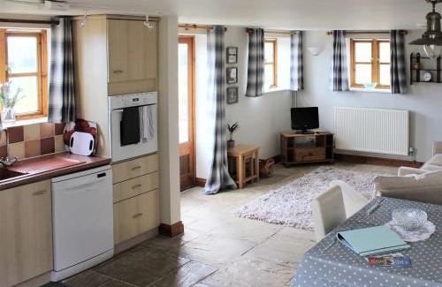 Ebrington House | Dusty's Stable - E4751
