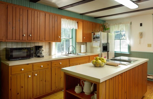 Morgantown Cottage | DUTCH COUNTRY COTTAGE, pet friendly and very secluded!