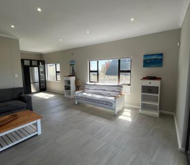 Struisbaai House | Dutchie - 4 Vygie Avenue
