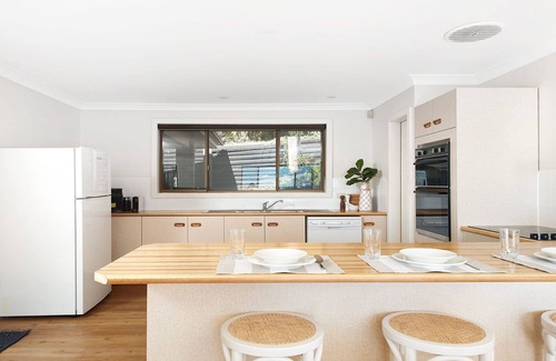 Nelson Bay House | Dutchie's Dream - Glorious Views And Opposite Dutchies Beach