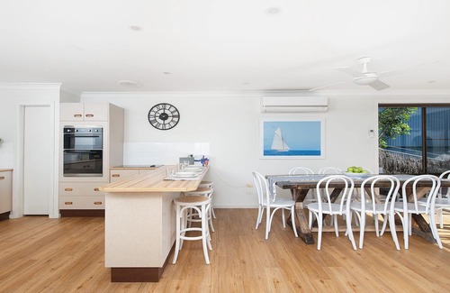 Nelson Bay House | Dutchie's Dream - Glorious Views And Opposite Dutchies Beach