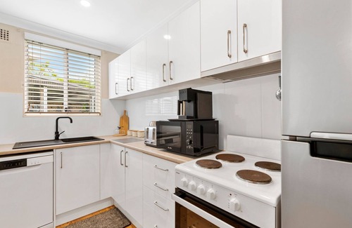 Nelson Bay House | Dutchies on Thurlow - Modern two bedroom townhouse in Convenient location in Nelson Bay