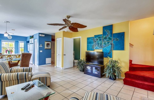 Old Town House | Duval Sea Turtle by AvantStay | Great Location | Close to Shops | Shared Pool!