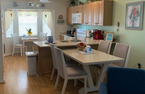 Old Town House | DUVAL SQUARE, KEY WEST Lovely 2 Bedroom 2.5 Bath Condo in a GREAT Location!