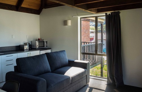 Duvauchelle Hotel | Duvauchelle Seaside Motel