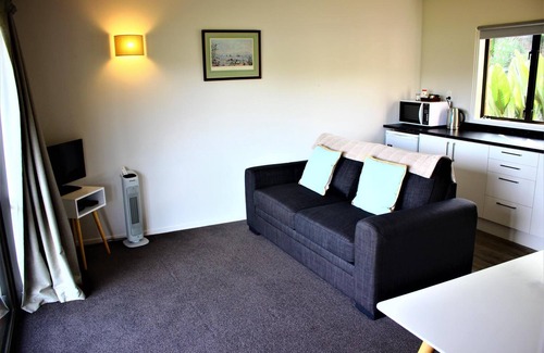 Duvauchelle Hotel | Duvauchelle Seaside Motel