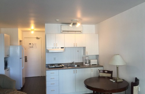 Hull Apartment | Duvernay Studios and Suites
