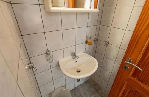 Mostar Apartment | Dvokrevetna soba s bračnim krevetom i vlastitom kupaonicom