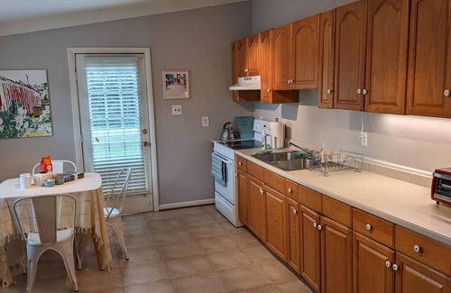 Hume House | Dwell Cottage, Northern VA Wine & Horse Country