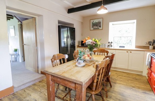 Dolgellau Cottage | DWYNANT, pet friendly, character holiday cottage in Dolgellau