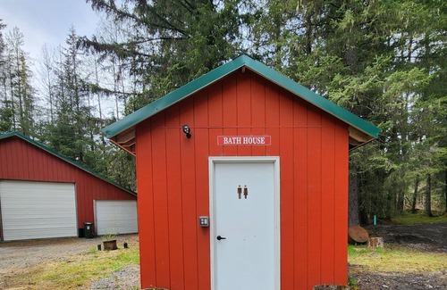 Bear Creek Cottage | Dy cabin with shared bath house.