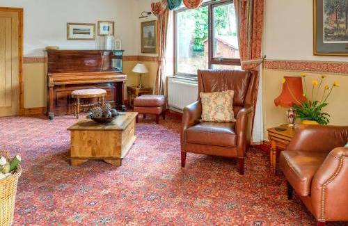 Llandissilio West House | Dyffryn Conin