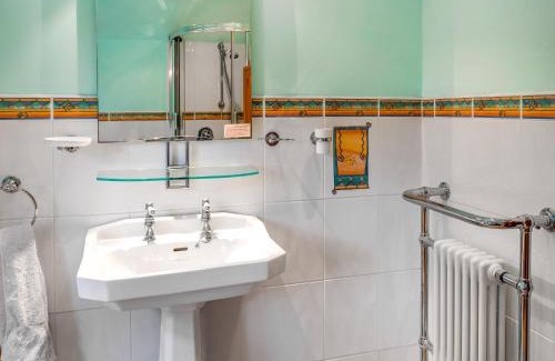 Llandissilio West House | Dyffryn Conin