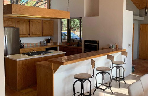 West Sedona House | Dynamite Red Rock Views w Spa & gas fire-table