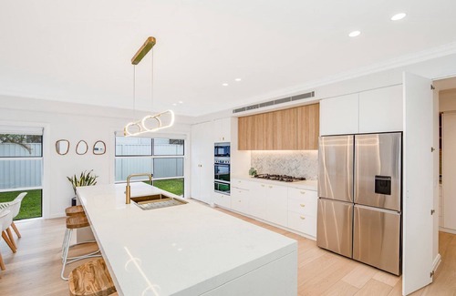 Long Jetty House | E RETREAT on Archbold by HolidayCo.