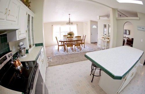 Gem County House | E-Town House, Peaceful Country Get-Away, Local Gem Close to Town, Pac-Man Arcade