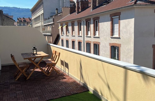 Quartier Hyper-Centre Apartment | #E0 | View on the Bastille 🚠 Alsace Lorraine | Terrace