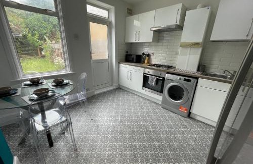 Lea Bridge Apartment | E10 Short Stay Apartment