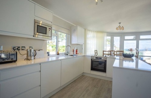 Mynytho Cottage | E19 THE WARREN, pet friendly, country holiday cottage in Abersoch