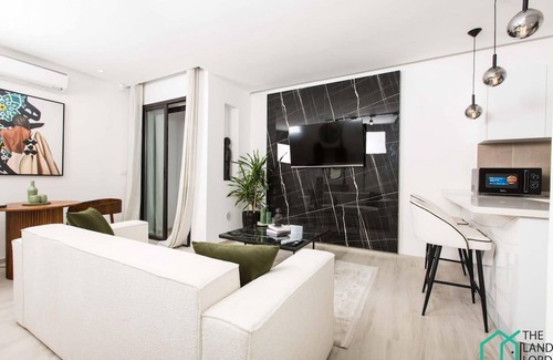 La Marsa Apartment | E24: Grand Luxe tout équipé et central