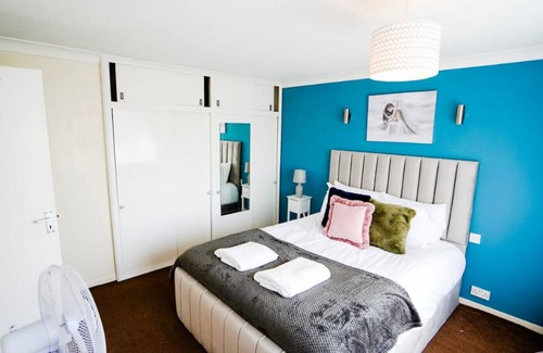 Windsor House | E2M Stays Royal Windsor - Racecourse - Legoland