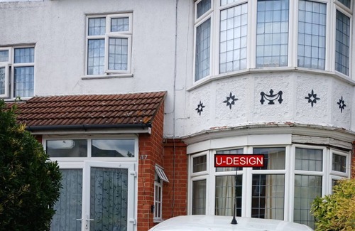 Highams Park House | E4 Large Room with Private Bathroom