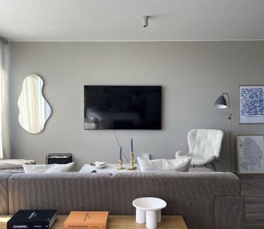 Haaleiti Apartment | E8 - Cozy 2 BR Apartment in central Reykjavík, with view