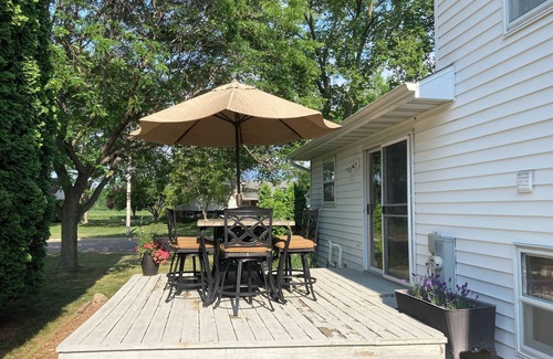 Neenah House | EAA 4 Bedroom House Rental - 15 minutes from EAA, Oshkosh, WI