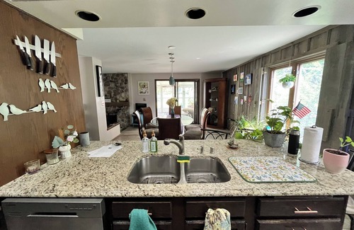 Oshkosh House | EAA Full House Rental off Hwy 41 in Oshkosh, WI