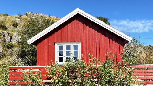 Sørvagen Ski Chalet | Eagle bay - Waterfront Rorbu B