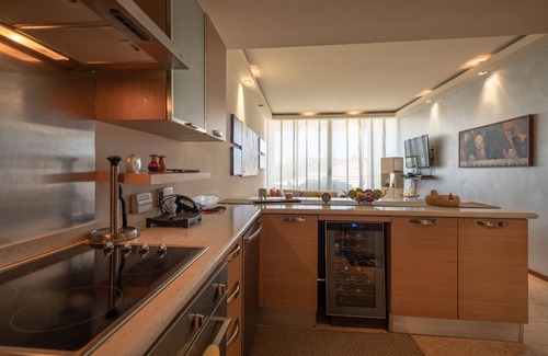 Oranjestad-West Apartment | Eagle Beach Area Sunset Getaway w/King Bed
