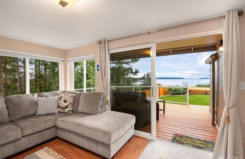Camano Island House | Eagle Cliff Cottage with Dramatic Oceanfront Views