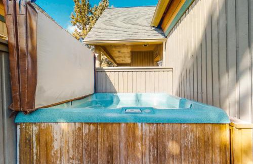 Redmond Ski Chalet | Eagle Creek Chalet on the Pond