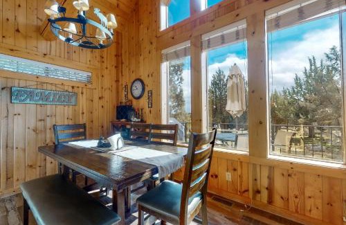 Redmond Ski Chalet | Eagle Creek Chalet on the Pond
