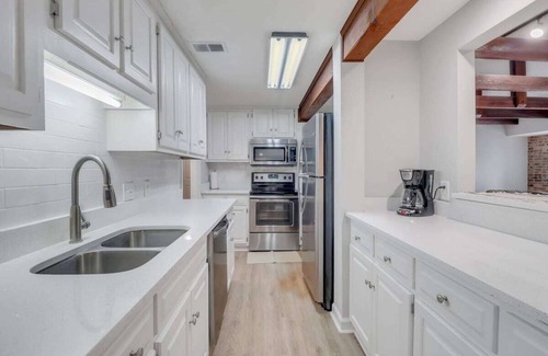 Statesboro Apartment | Eagle Creek Loft - Close to Shops, Food, GSU!