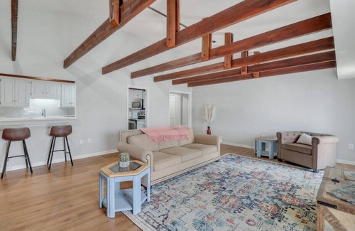 Statesboro Apartment | Eagle Creek Loft - Close to Shops, Food, GSU!