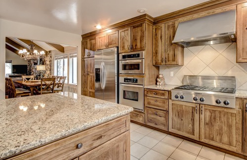 Alto Cabin | Eagle Creek Retreat | Park-Like Setting, Hot Tub, Privacy, Guest House